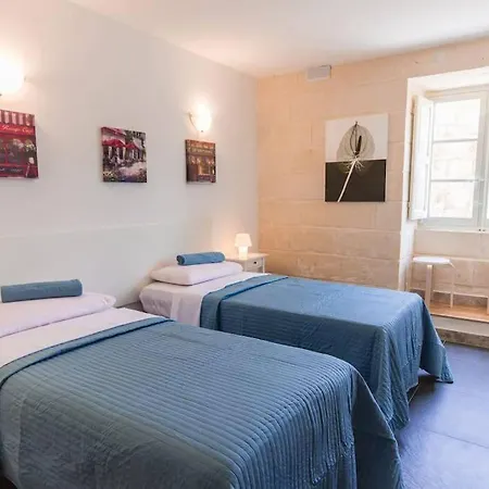 Valletta House * Floriana