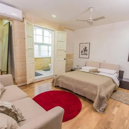 Valletta House * Floriana