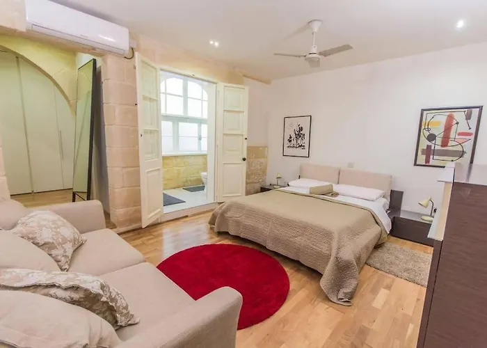 Valletta House * Floriana